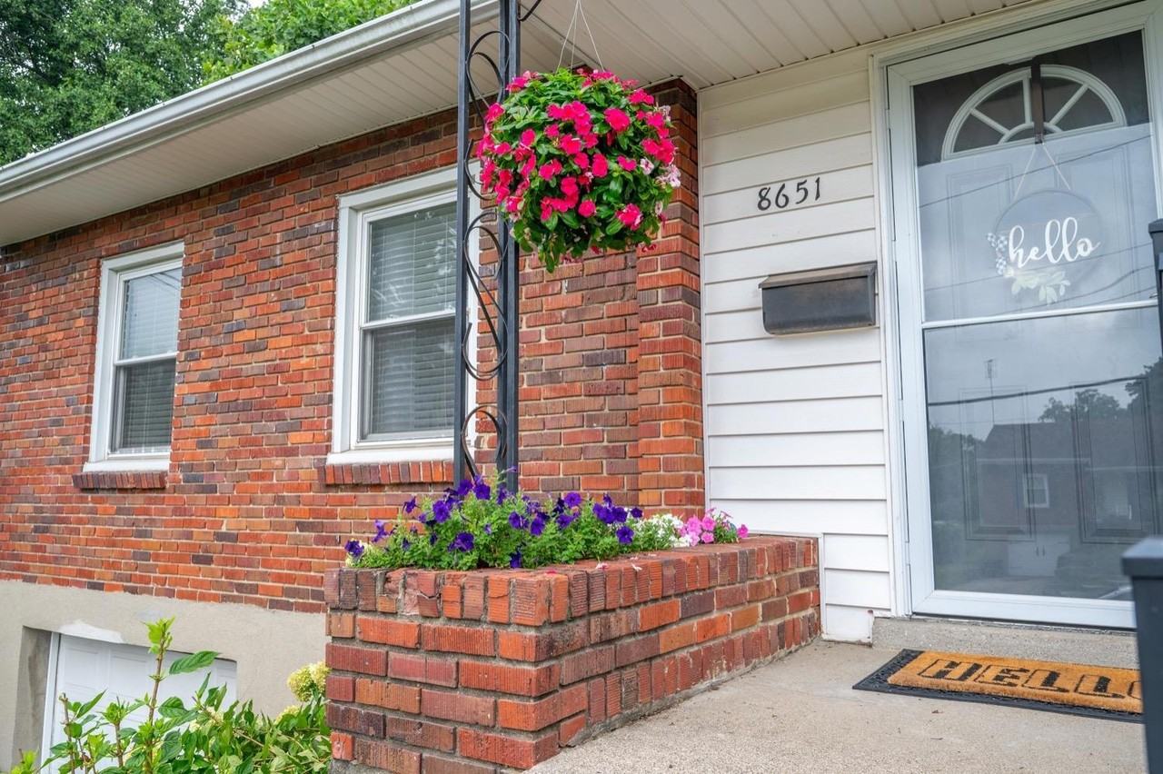 8651 Wicklow Ave - Photo 3 of 26