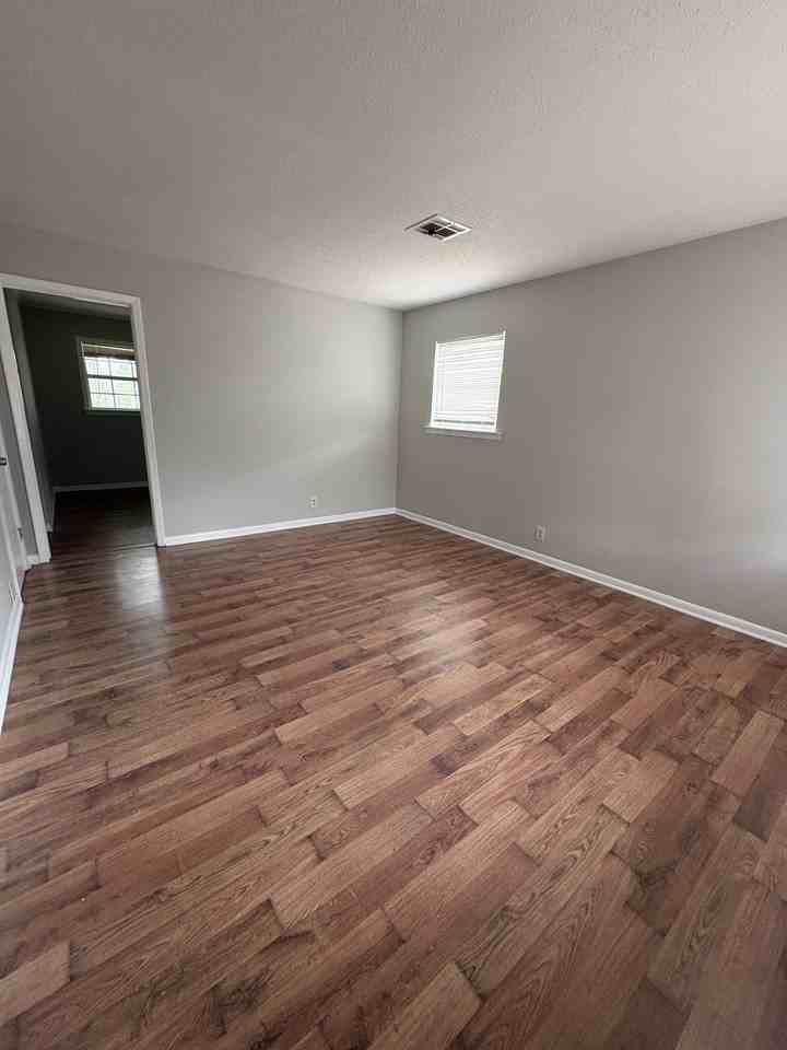 233 Dyas Dr - Photo 5 of 13