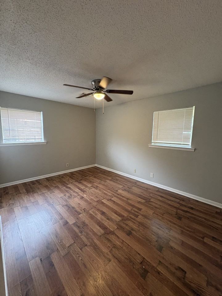 233 Dyas Dr - Photo 7 of 13