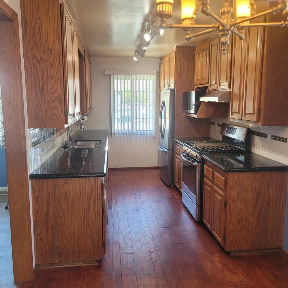 21339 Conradi Ave - Photo 3 of 13