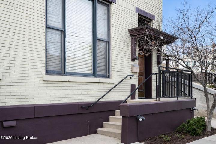 1110 Baxter Ave - Photo 3 of 24