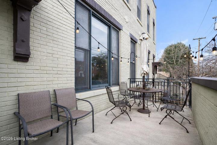 1110 Baxter Ave - Photo 4 of 24