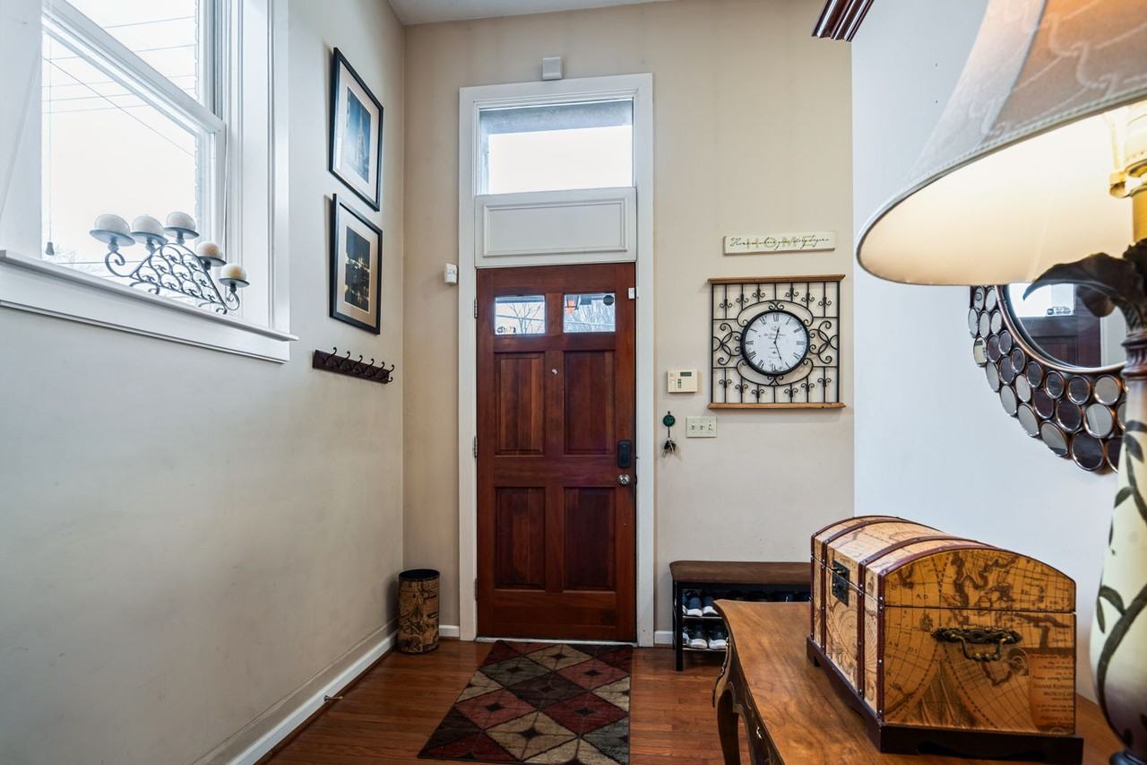 1110 Baxter Ave - Photo 5 of 24