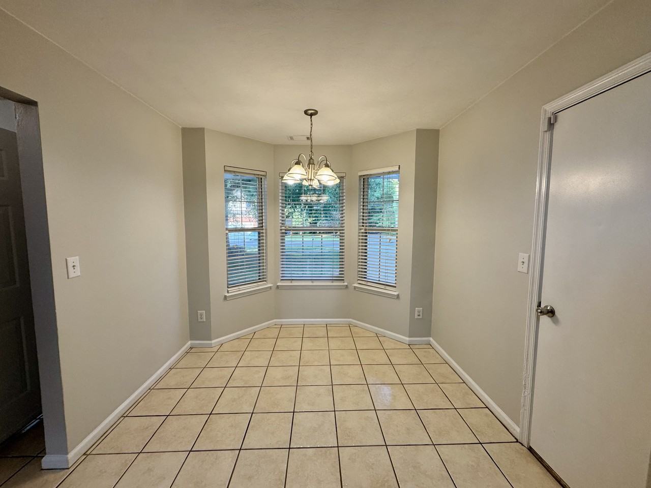 612 Oak Grove Rd - Photo 7 of 22