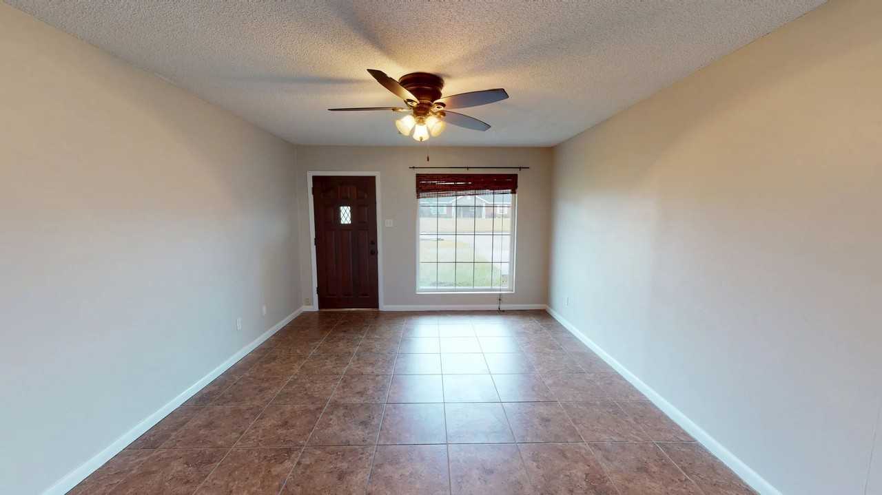 2536 Mary Ann Dr - Photo 4 of 17