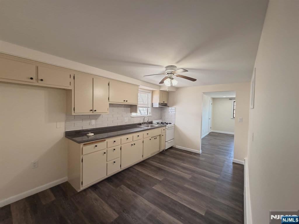 355 Devon St - Photo 3 of 13