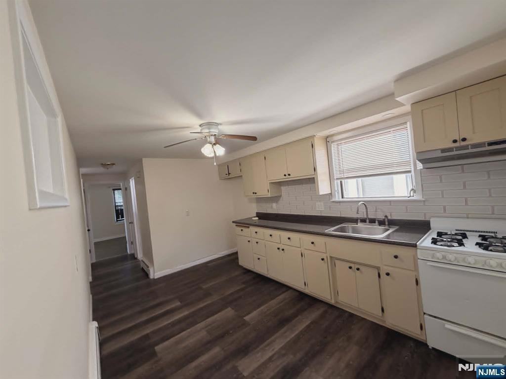355 Devon St - Photo 4 of 13
