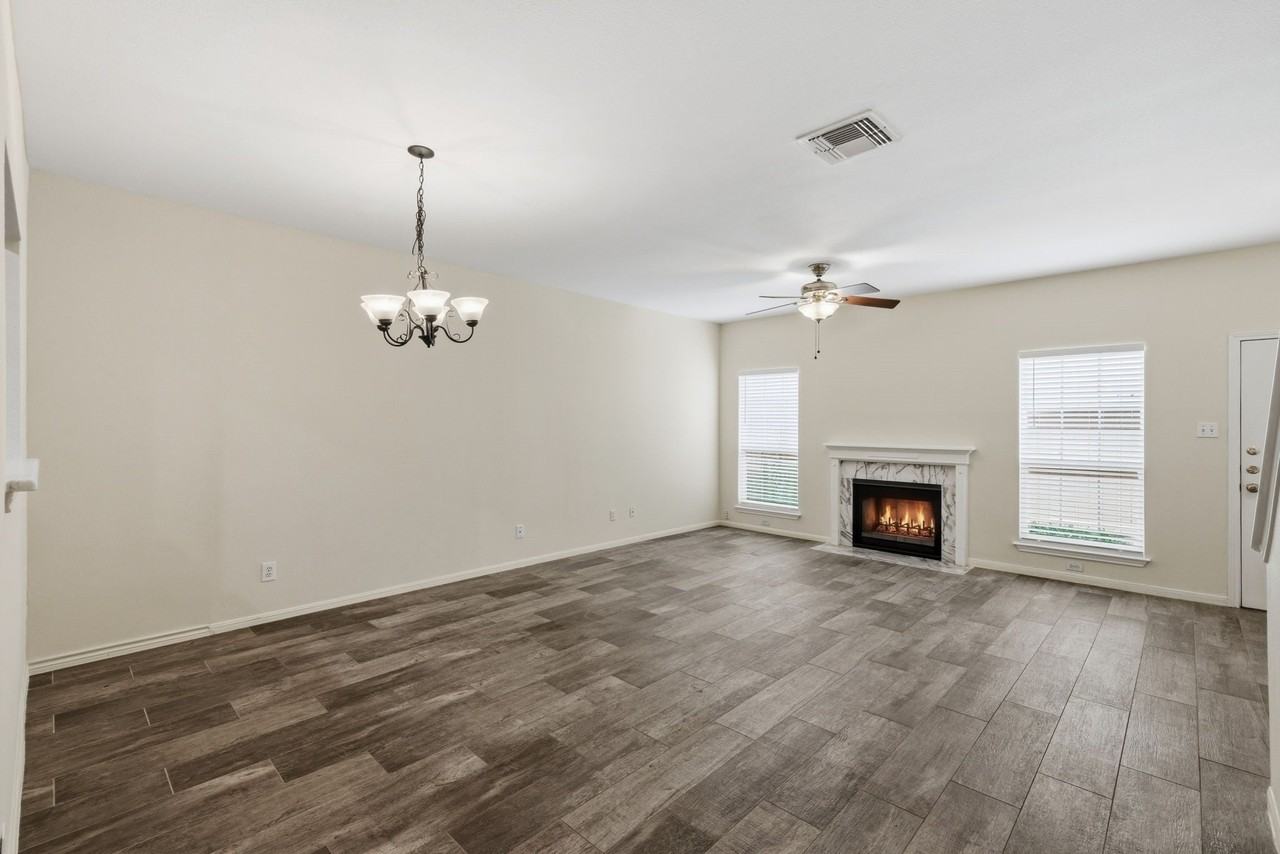 2978 Holly Hall St - Photo 5 of 32