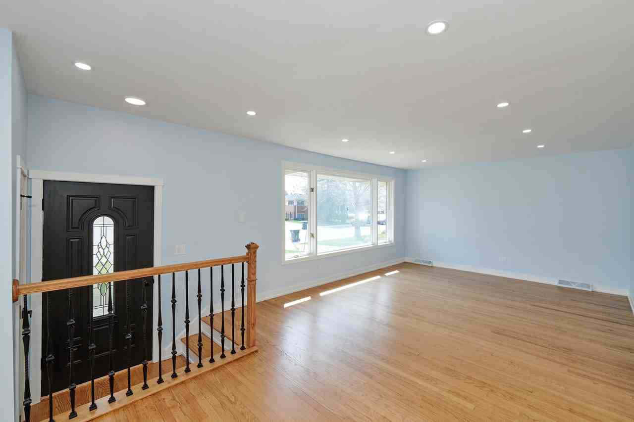 8544 W Roseview Dr - Photo 4 of 29