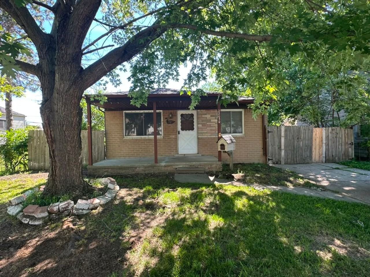 22030 Cushing Ave - Photo 2 of 20
