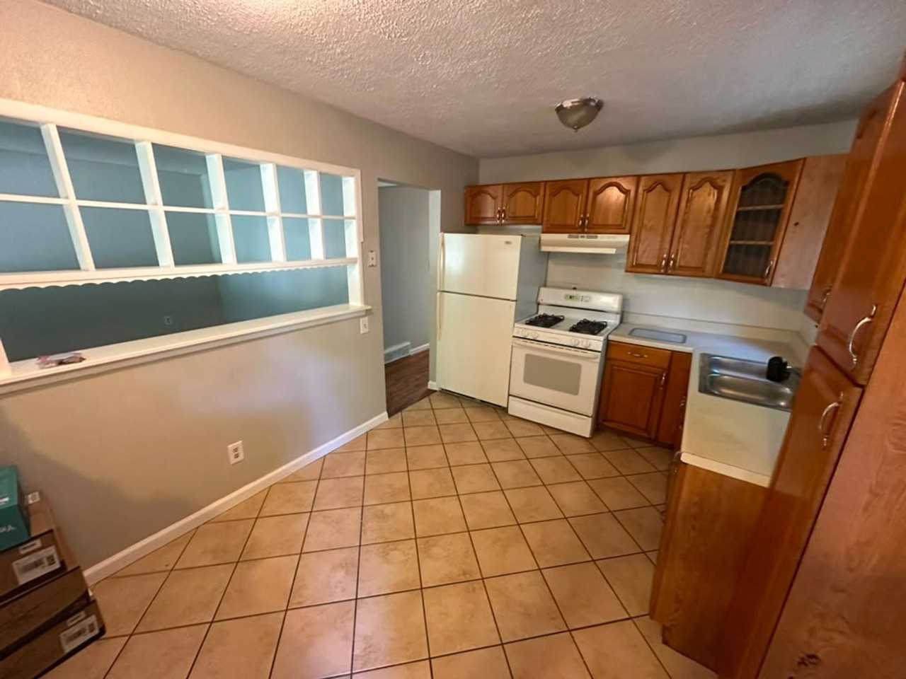 22030 Cushing Ave - Photo 3 of 20