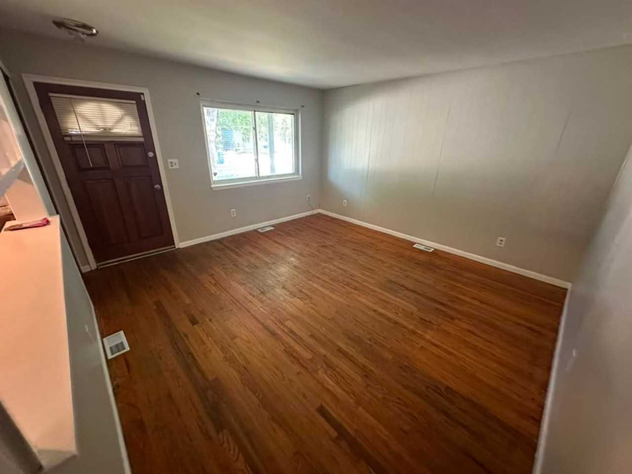 22030 Cushing Ave - Photo 4 of 20