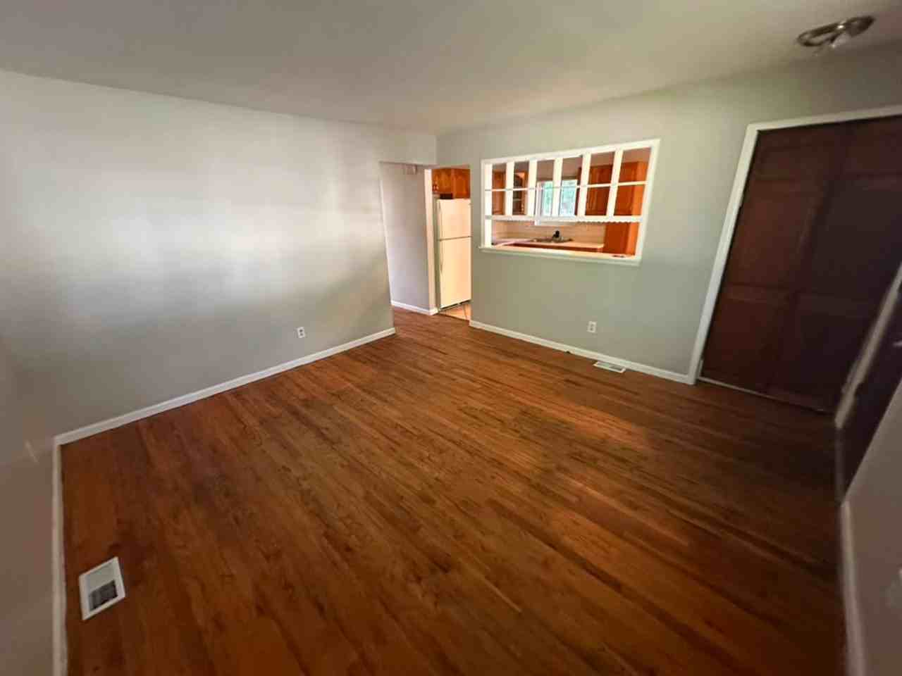 22030 Cushing Ave - Photo 5 of 20