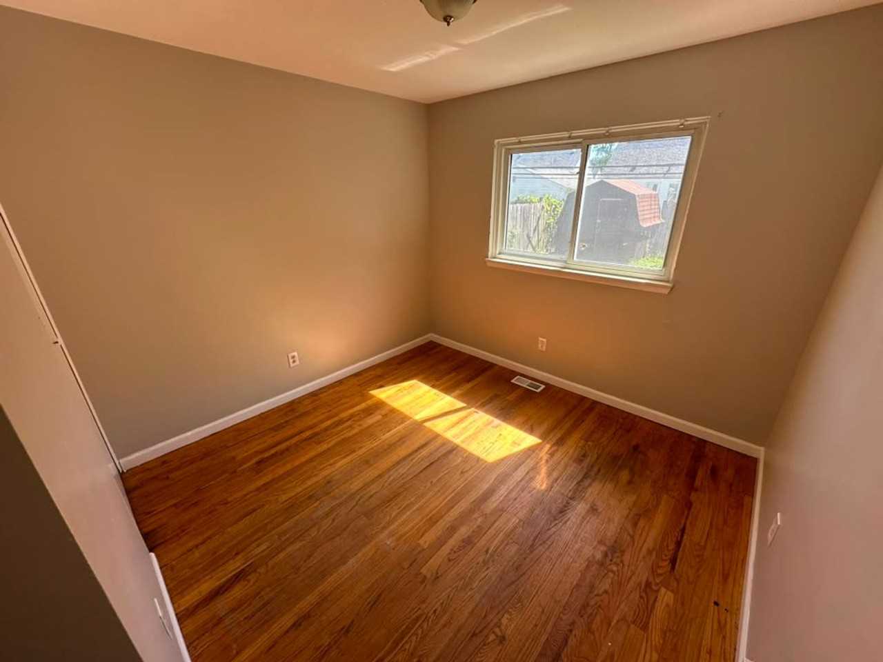 22030 Cushing Ave - Photo 7 of 20