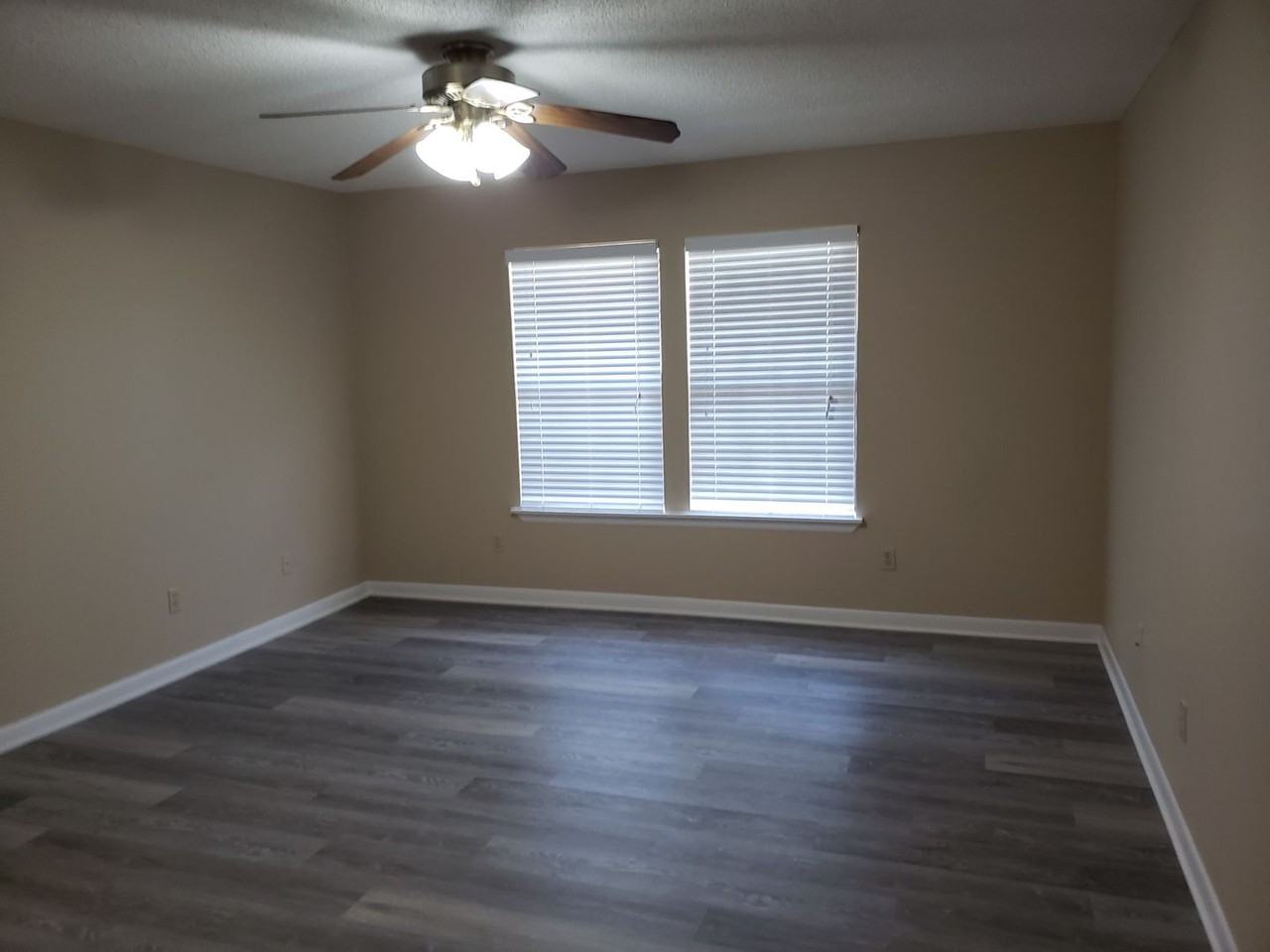 117 Alder Ave Se - Photo 4 of 15