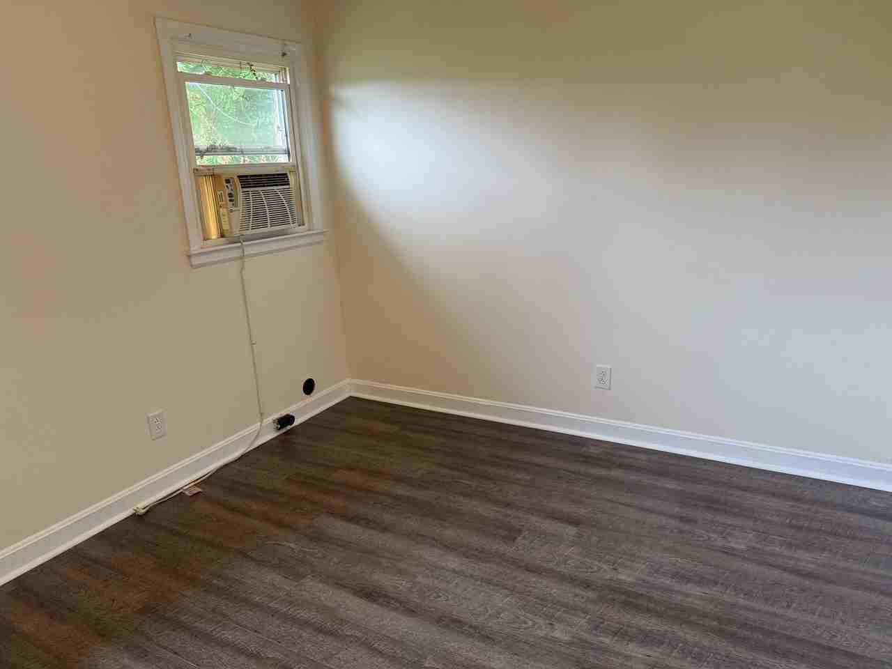 1520 Effingham Rd - Photo 4 of 9