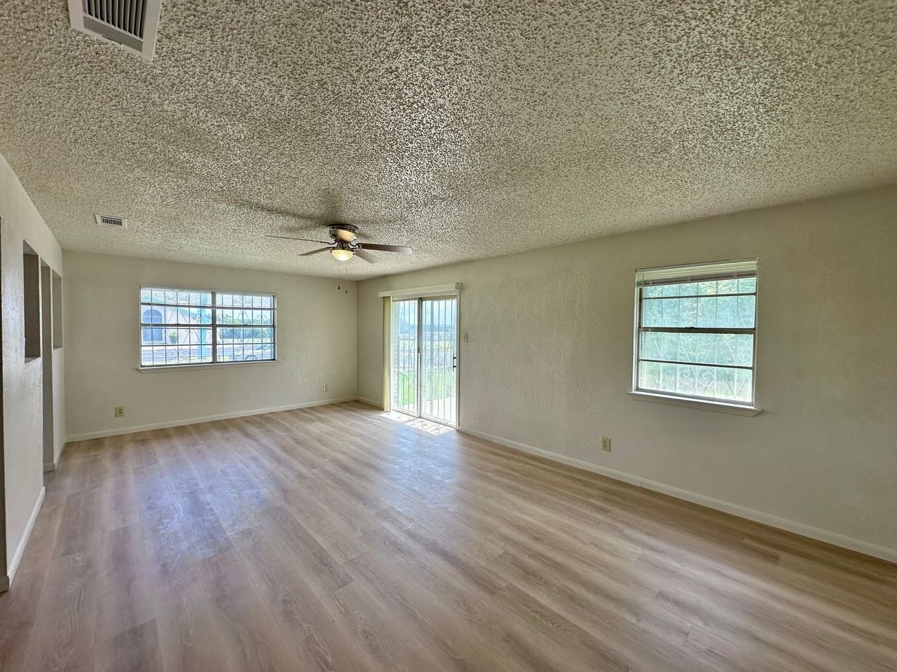 1300 Gowen Dr - Photo 3 of 31