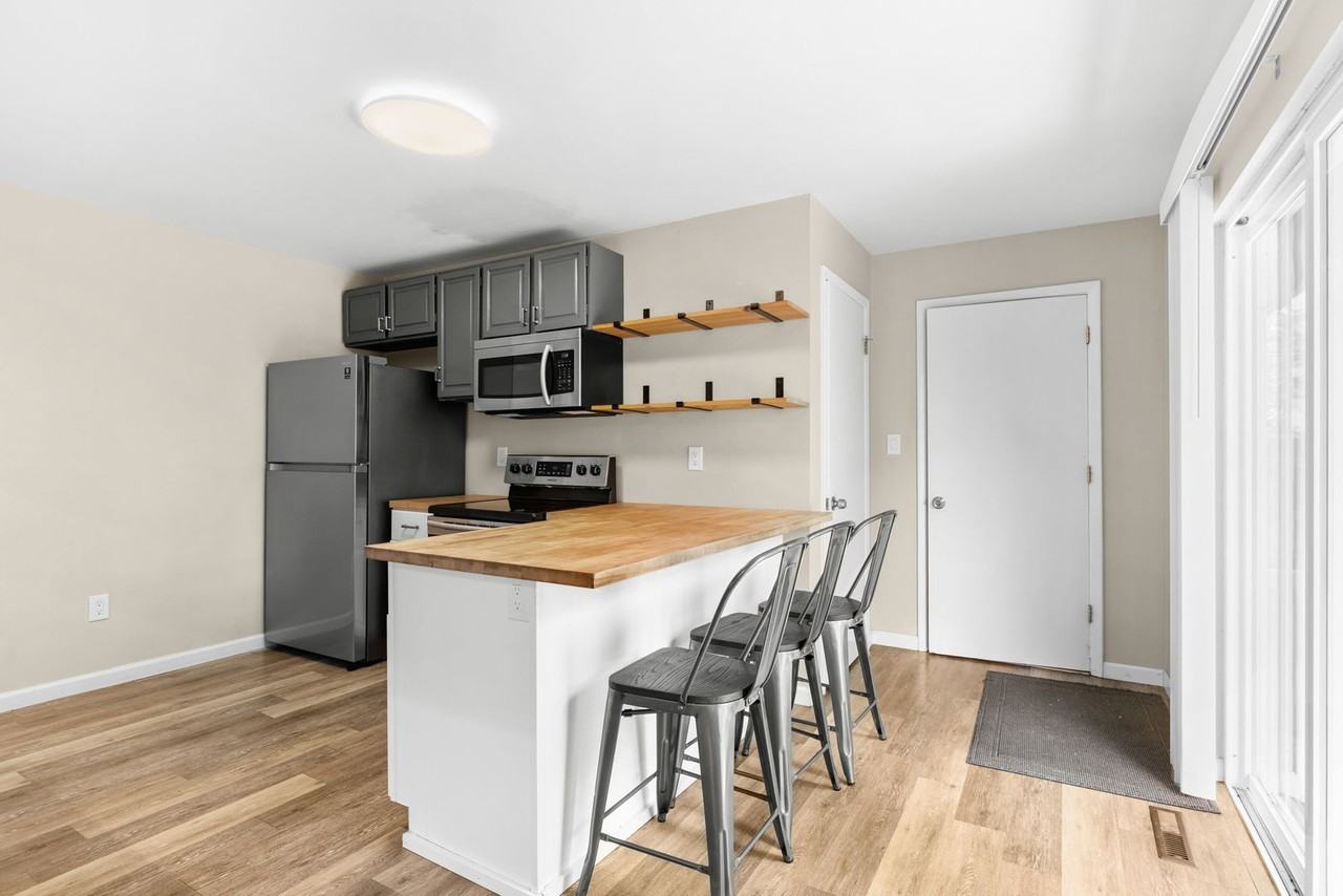 3295 Emerson Ave - Photo 5 of 19