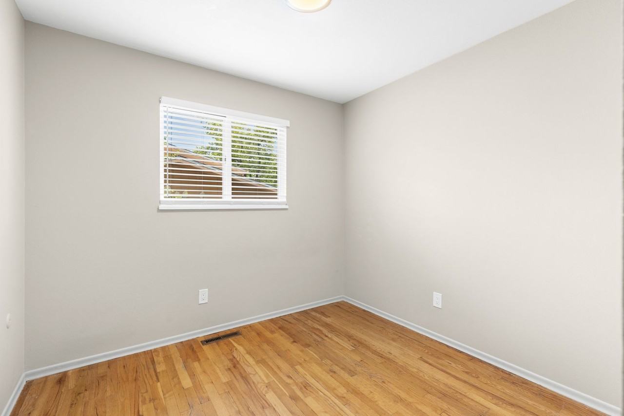 3295 Emerson Ave - Photo 6 of 19