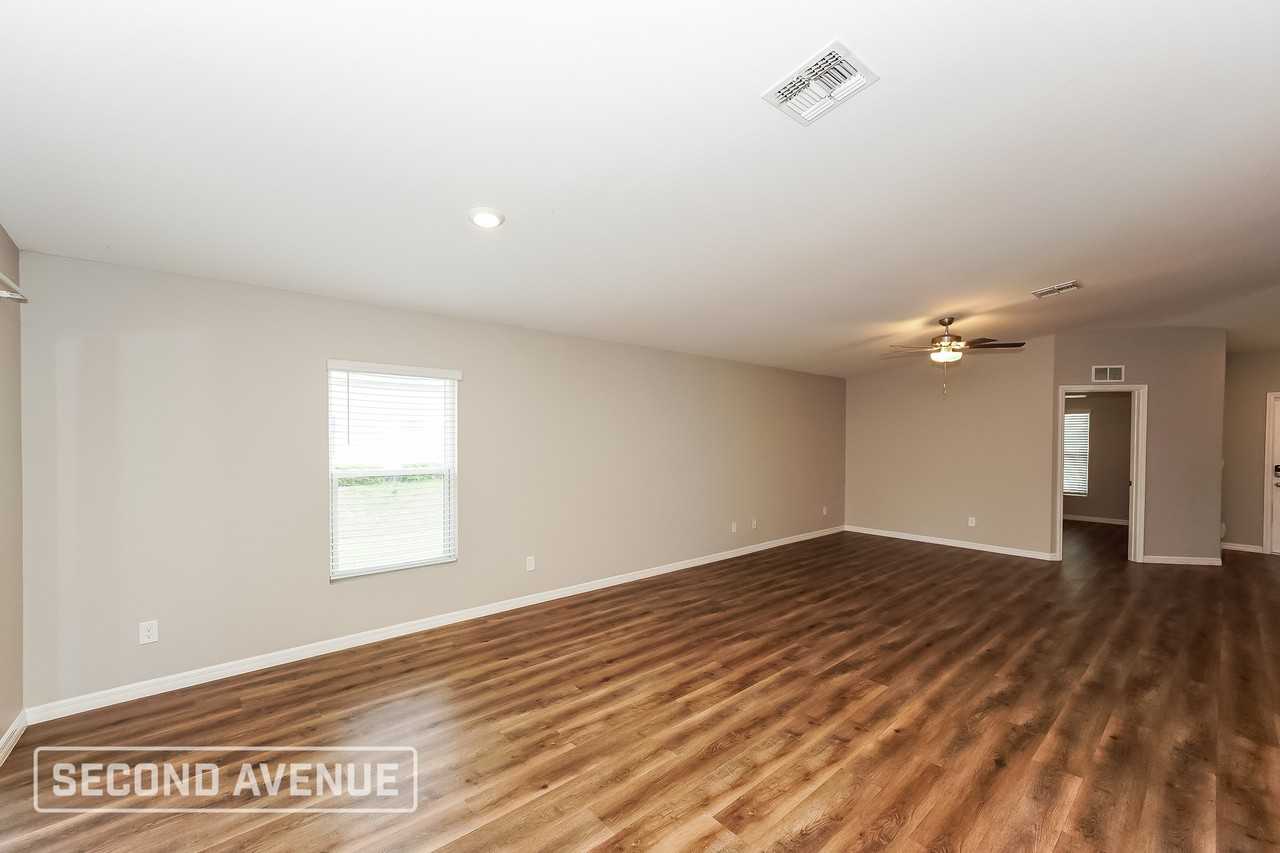 5233 Farmington Ave - Photo 4 of 22