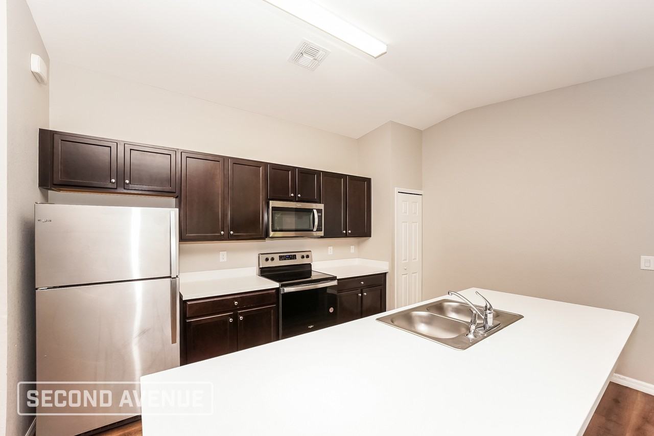 5233 Farmington Ave - Photo 6 of 22