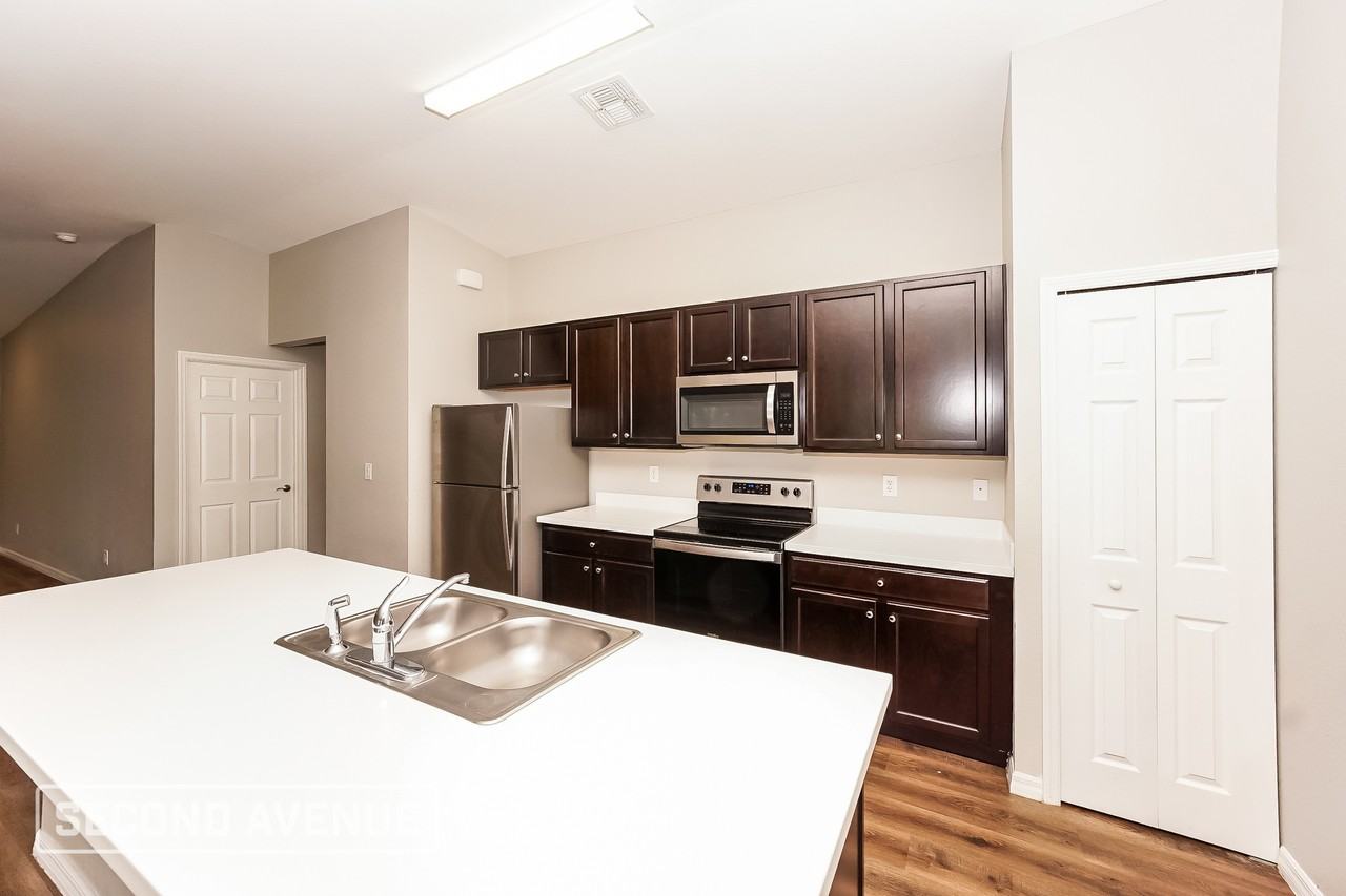 5233 Farmington Ave - Photo 7 of 22