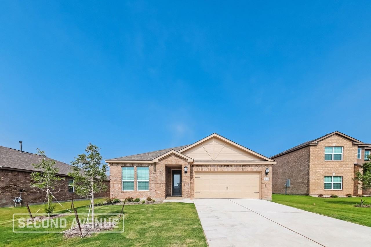 2121 Meadow Dr