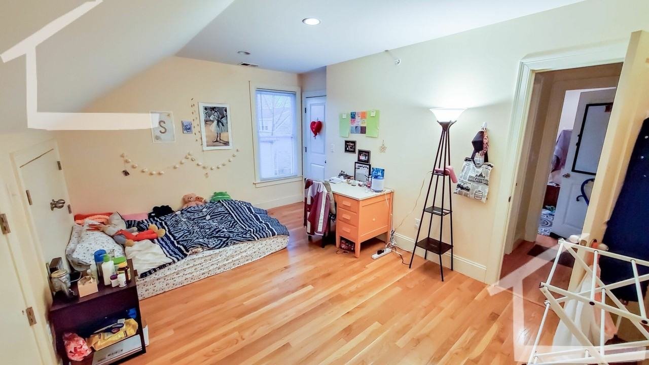 151 Kenrick St - Photo 4 of 10