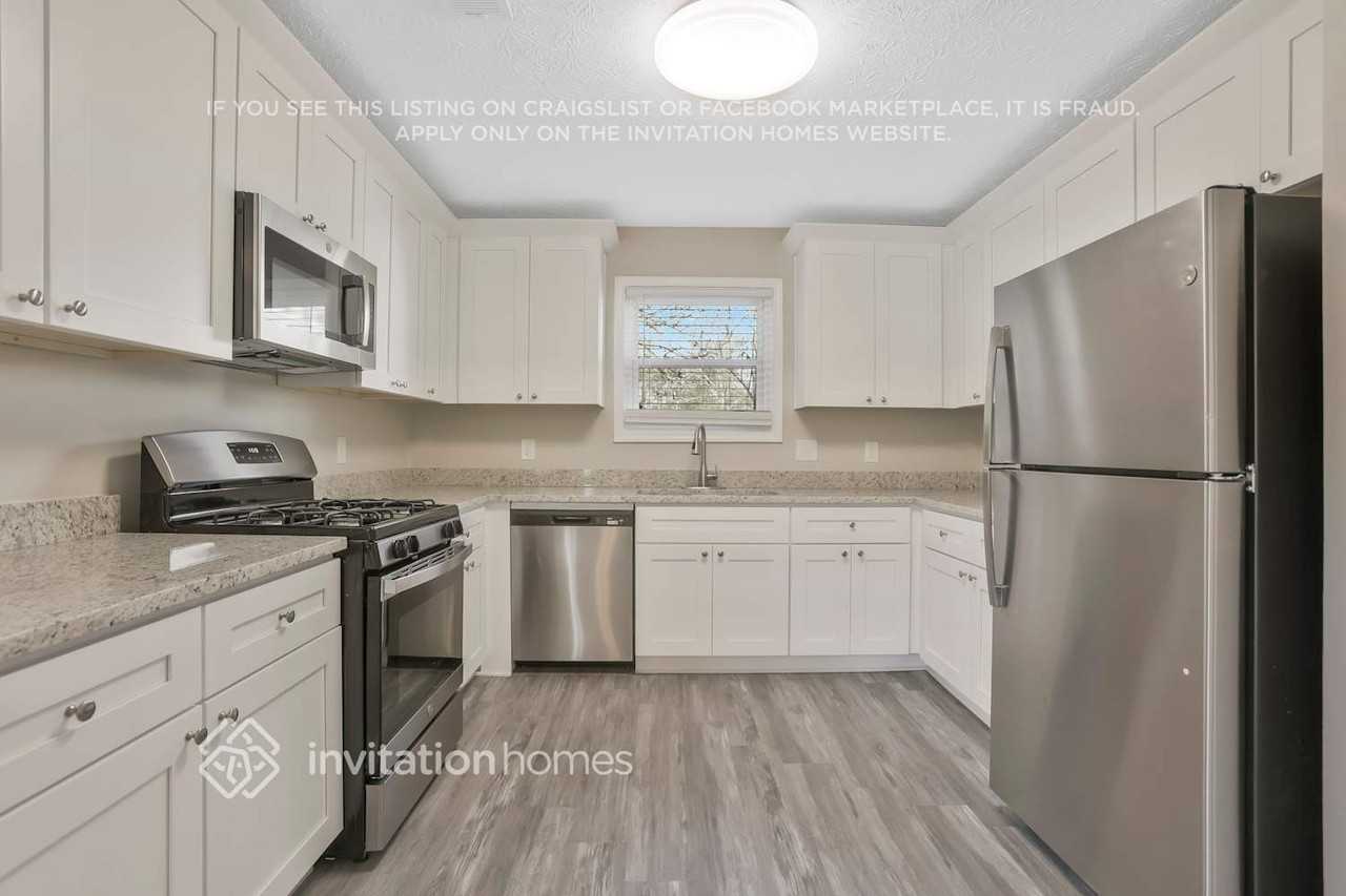 535 Zachary Ct - Photo 3 of 13