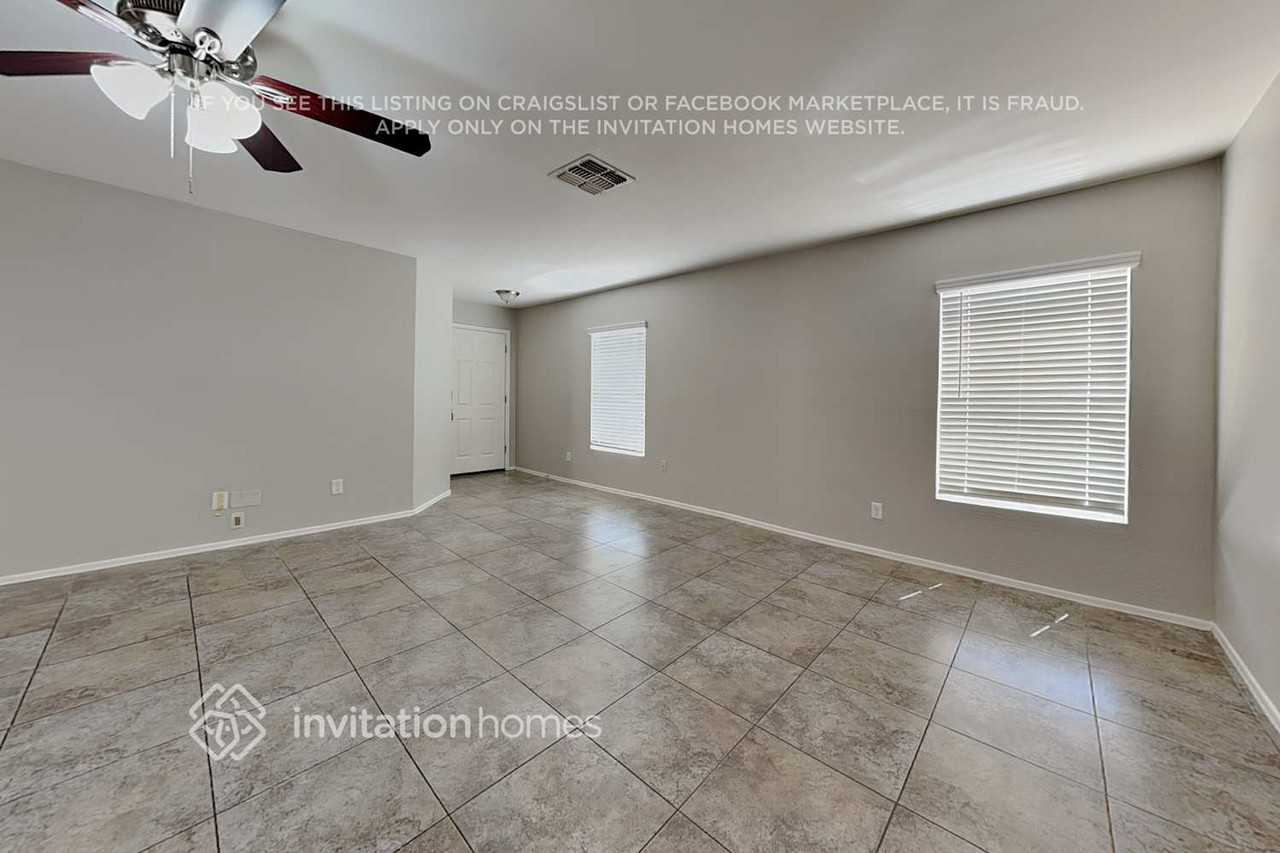 12729 W Dreyfus Dr - Photo 3 of 20
