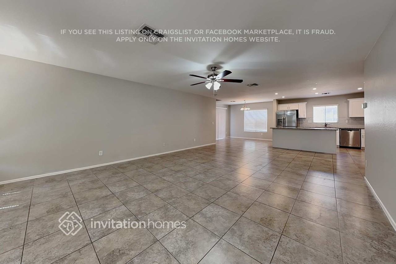 12729 W Dreyfus Dr - Photo 4 of 20