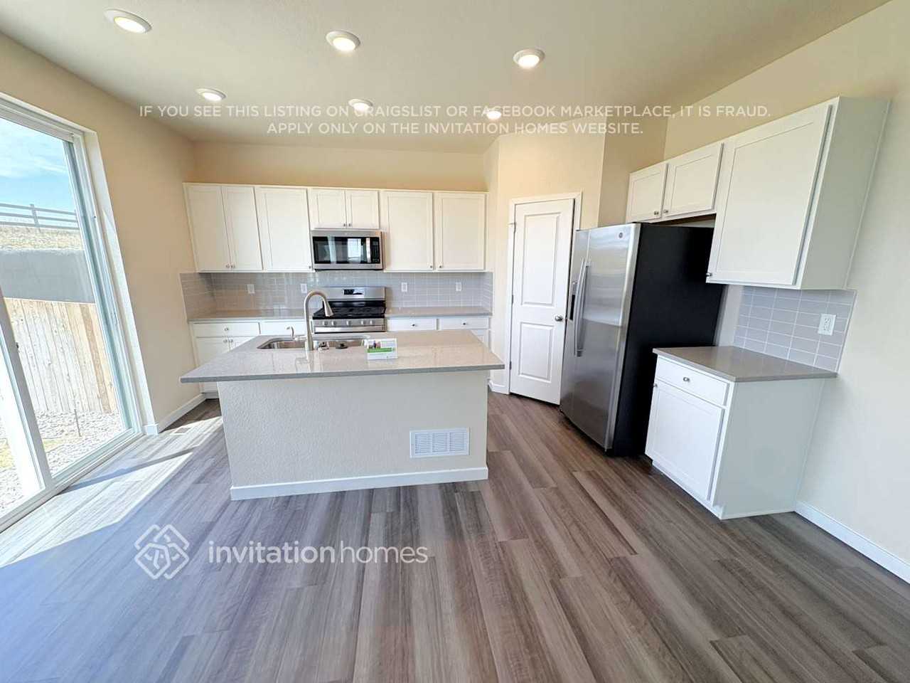 462 Elbert St - Photo 3 of 21