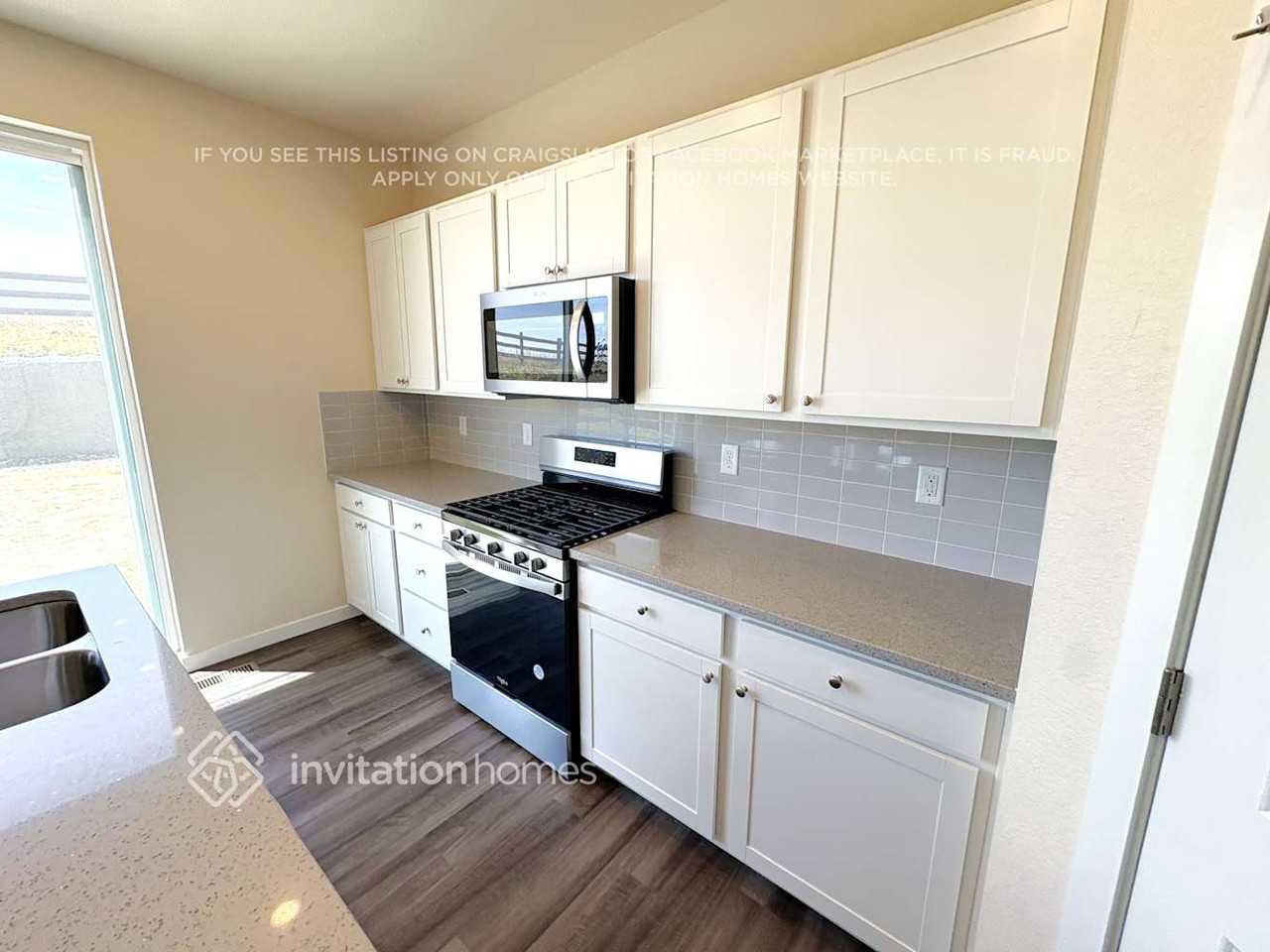 462 Elbert St - Photo 4 of 21