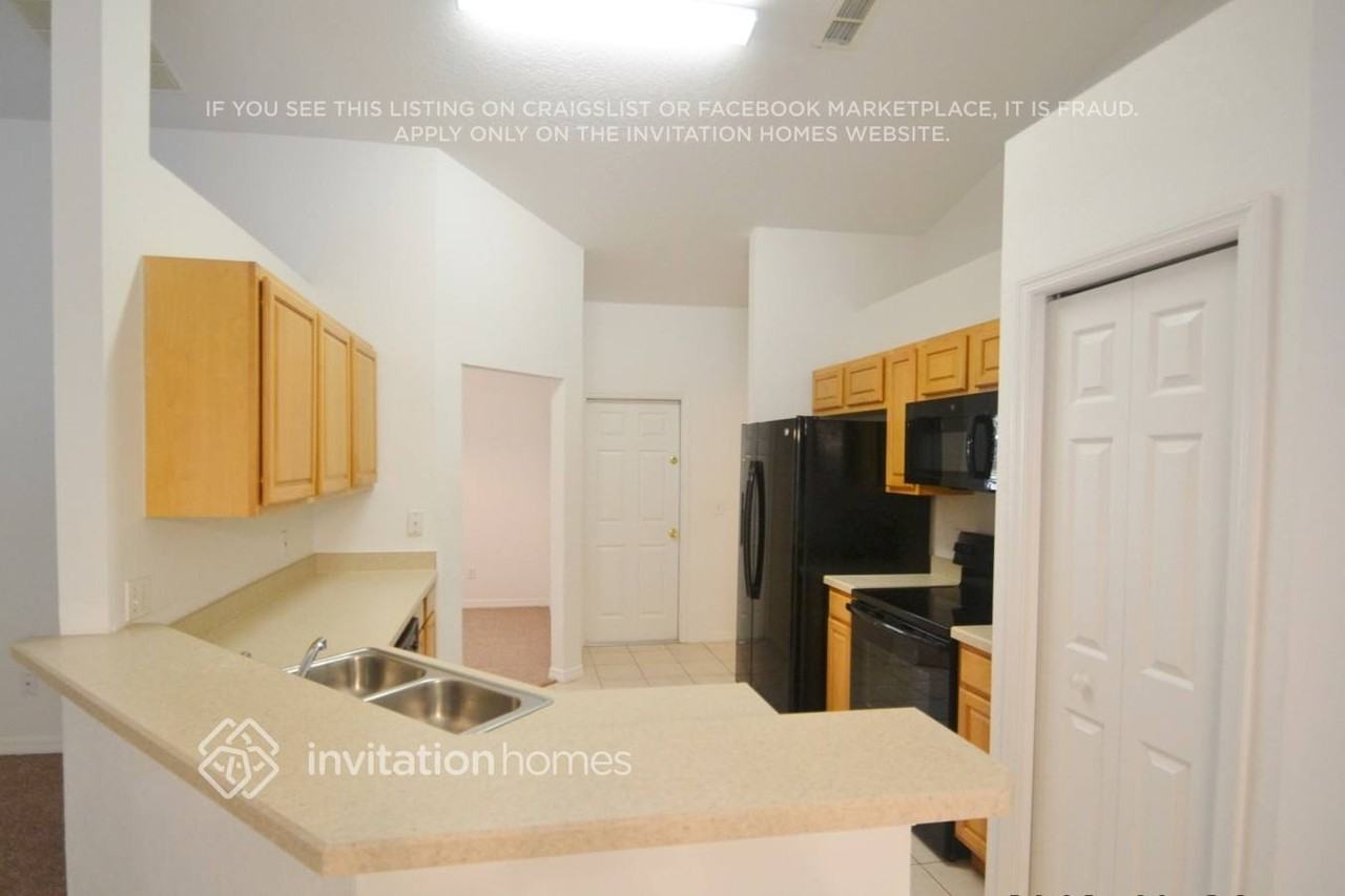 171 Thousand Oaks Blvd - Photo 2 of 7