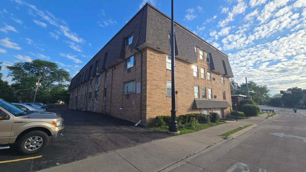 Somerset Apartments - Photo 2 of 2