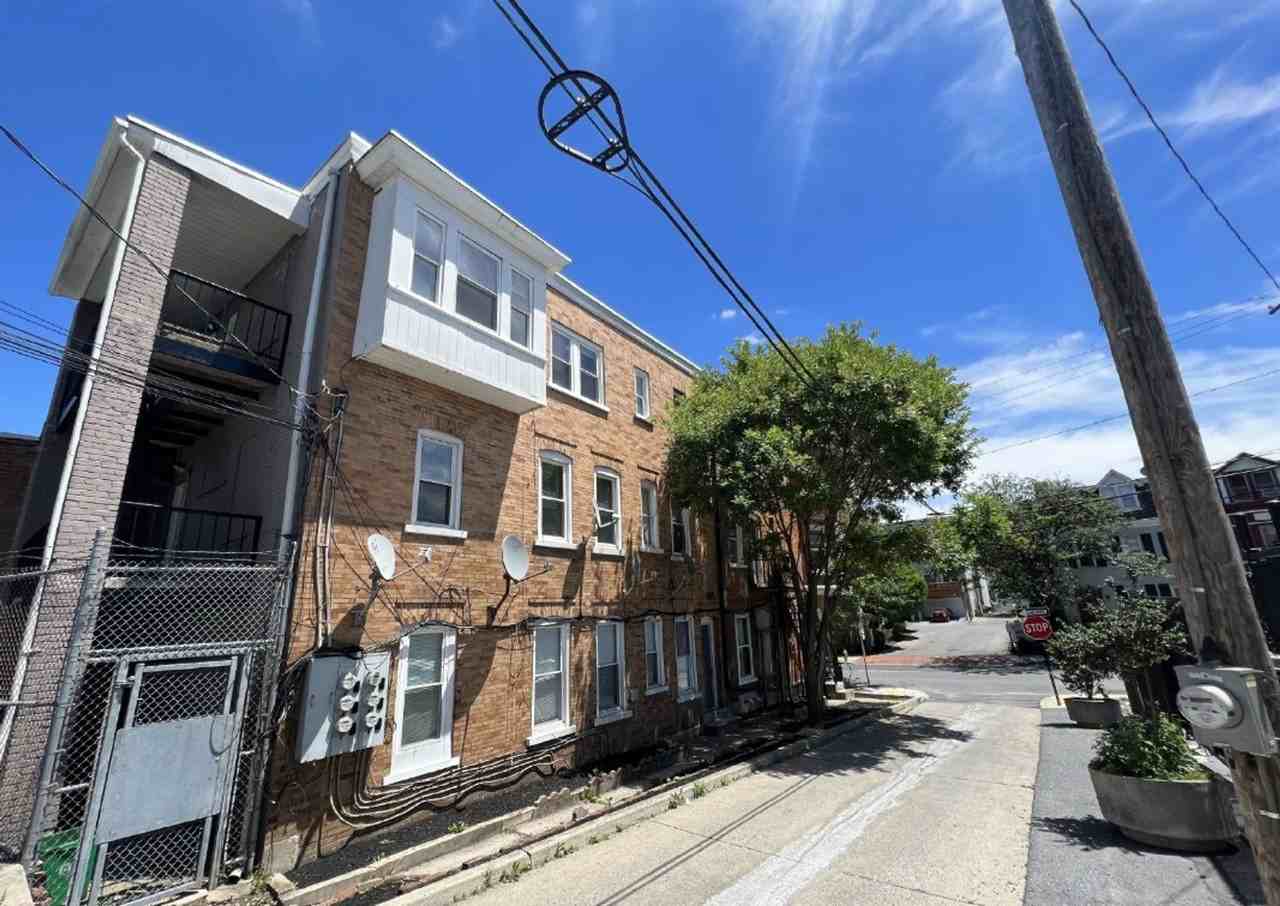 831 West Walnut Street - Photo 2 of 3