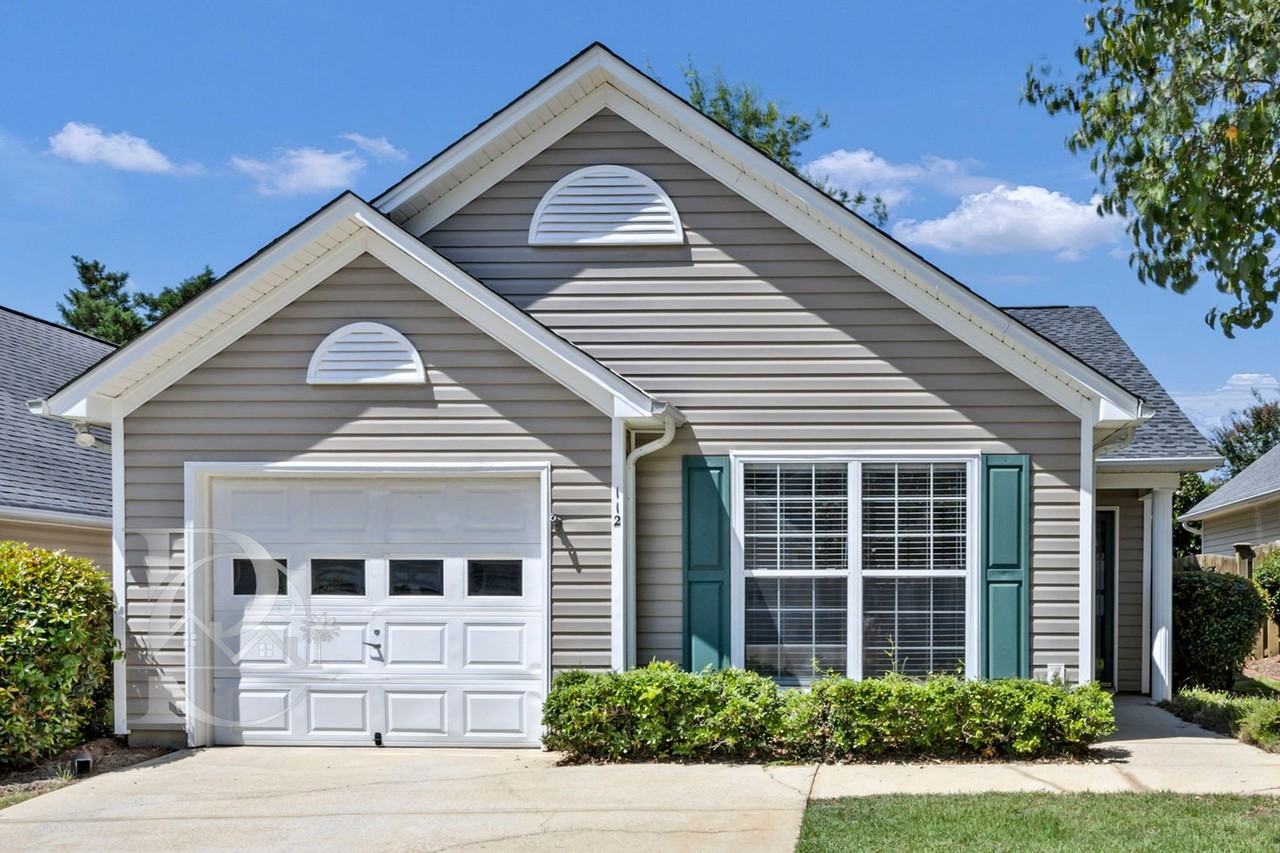 112 Ivy Garden Ln