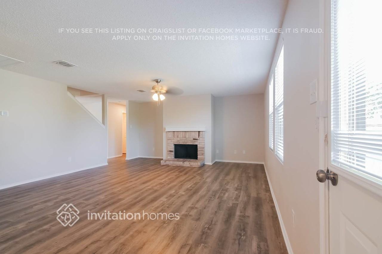 1228 Scarlet Sage Pkwy - Photo 2 of 20