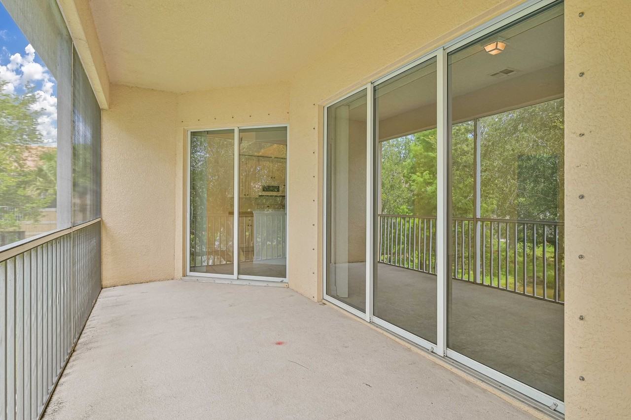 6031 Jonathans Bay Cir #502 - Photo 4 of 26