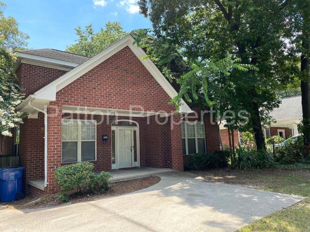 323 S Pickens St - Photo 2 of 25