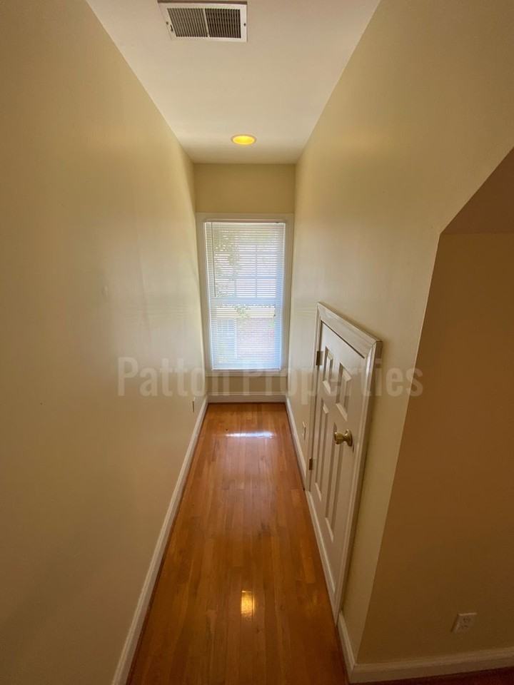 323 S Pickens St - Photo 3 of 25