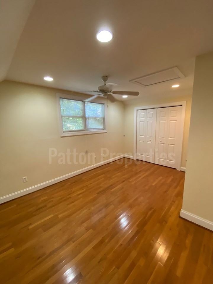 323 S Pickens St - Photo 4 of 25