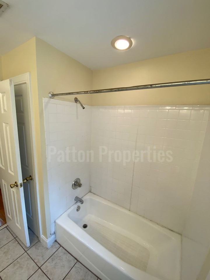 323 S Pickens St - Photo 7 of 25
