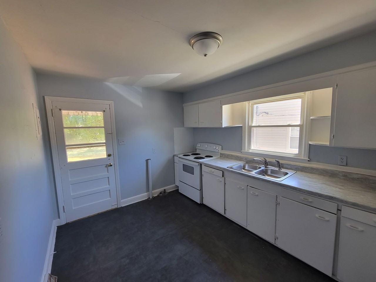 712 W Terrell St - Photo 2 of 8