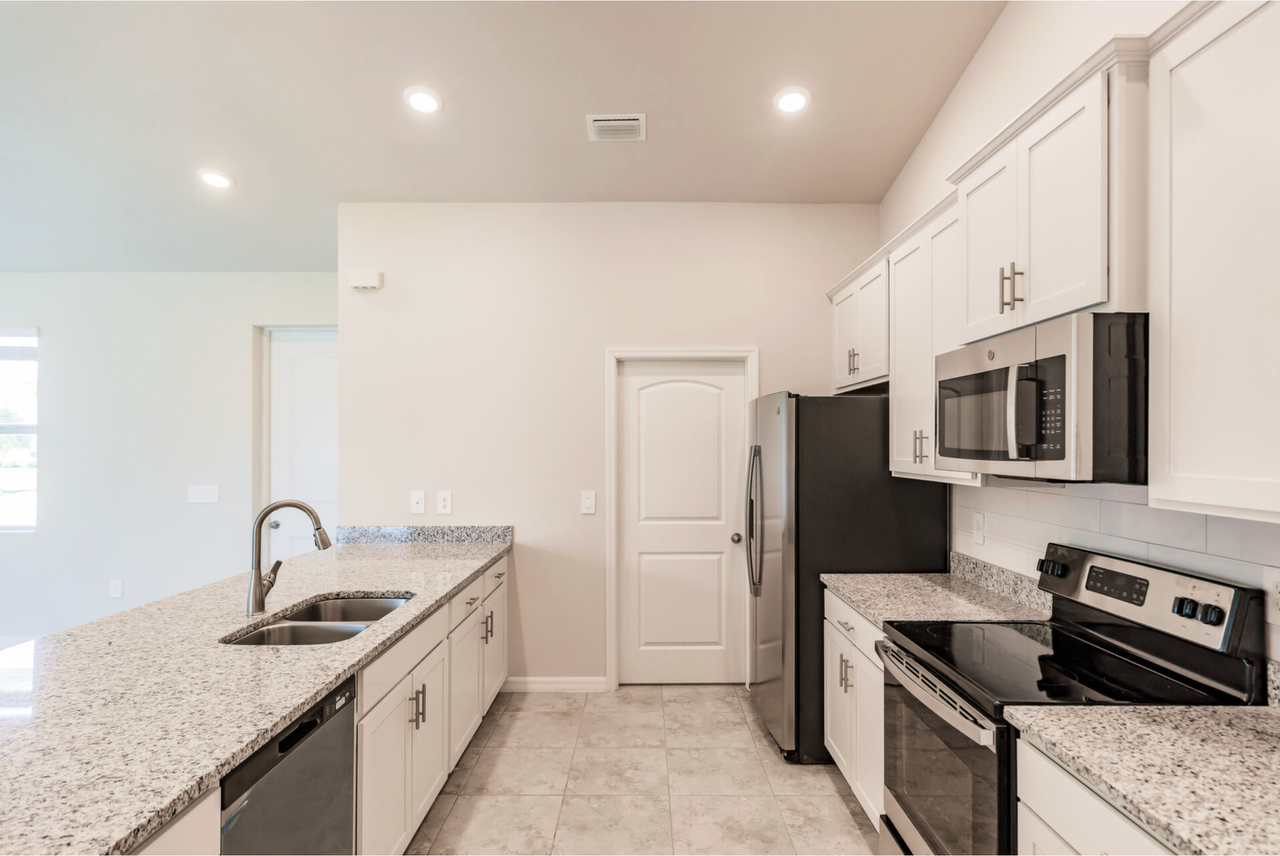 3603 Ne 12th Ct - Photo 5 of 16