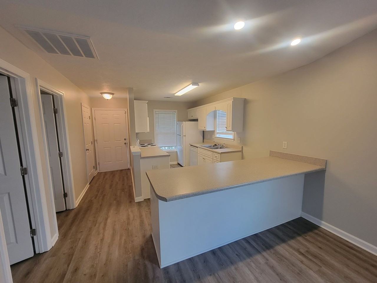 1234 Longpoint Dr - Photo 4 of 16