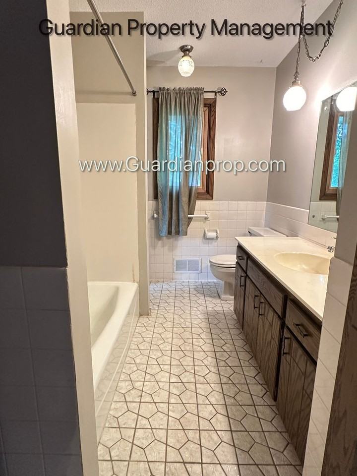 3950 Kentucky Ave N - Photo 7 of 24