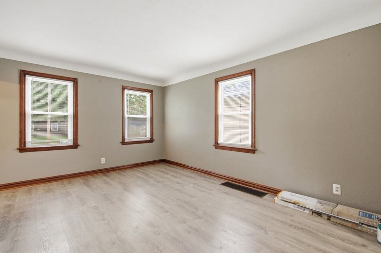 249 S Hartnett Ave - Photo 4 of 21