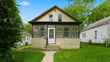 featured image of 3034 Abbott St