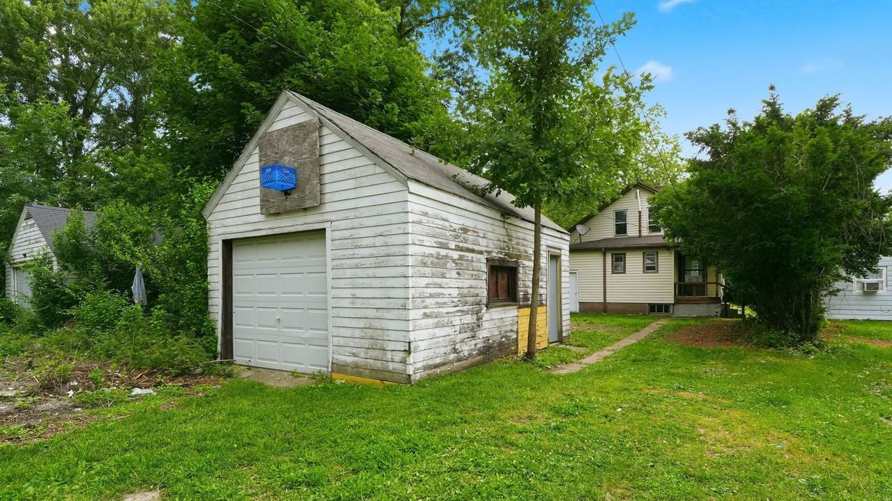 3034 Abbott St - Photo 6 of 41